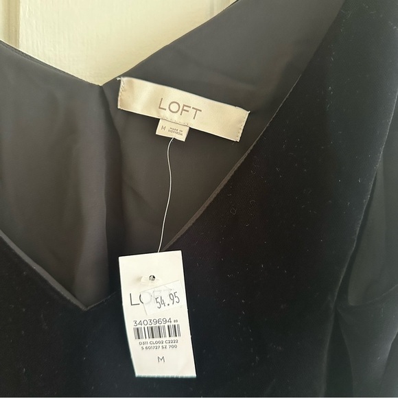 Ann Taylor LOFT Black Velvet Double V Shell Sleeveless Top Women’s Medium - Picture 6 of 6